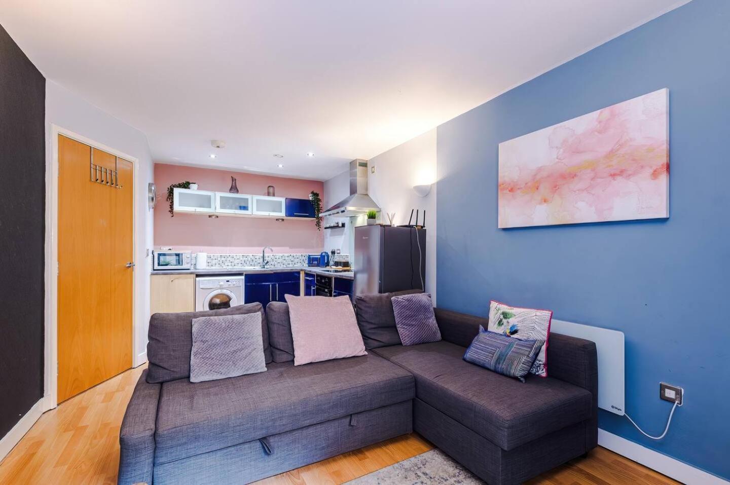 Casa vacanze Cosy Flat, Ultimate Comfort & Sleep!